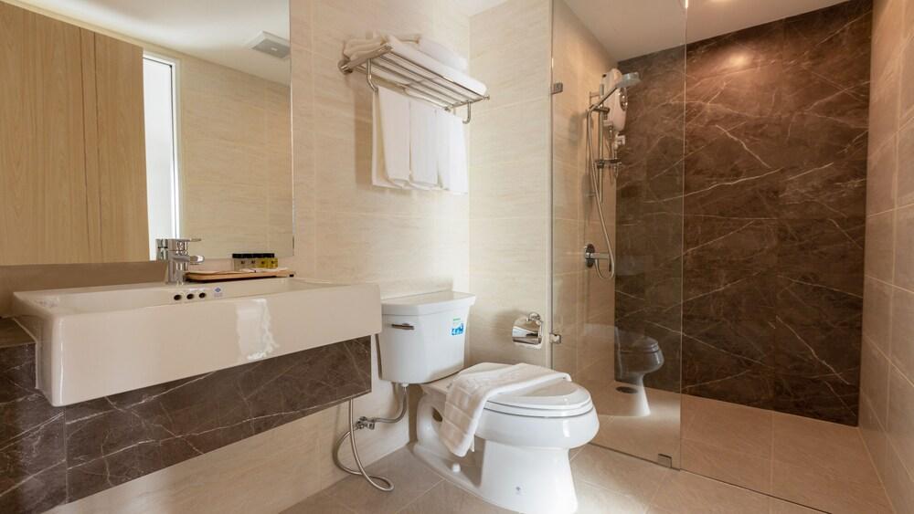 B2 Don Mueang Premier Hotel - Tap to explore photos