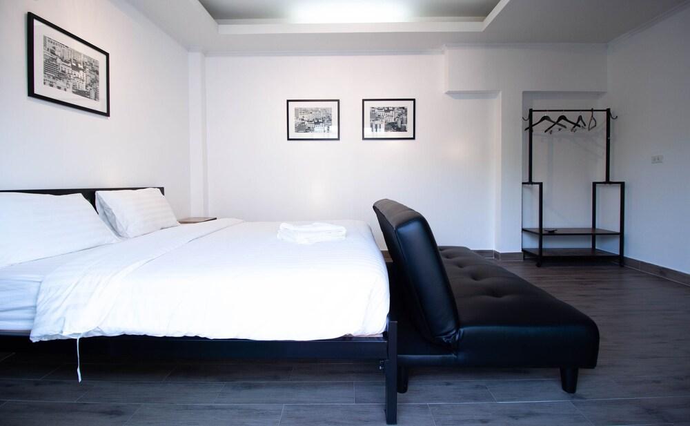 Room at Gallery Pattaya - Tap to explore photos
