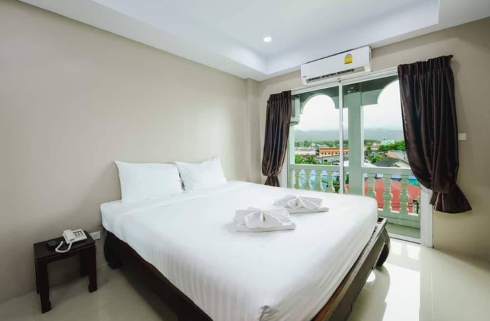 Tyler Cherngtalay Room Type - Deluxe Double Room
