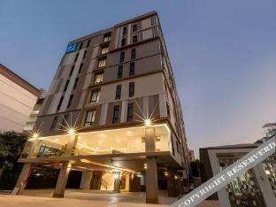 B2 Huai Khwang Boutique & Budget Hotel - Tap to explore photos
