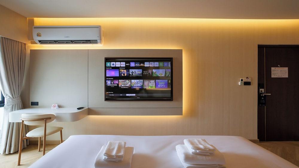 B2 Huai Khwang Boutique & Budget Hotel - Tap to explore photos