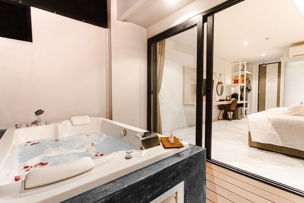 Tour De Phuket Hotel Room Type - Deluxe Double or Twin Room, Jetted Tub Tour De Phuket Hotel Room Type - Deluxe Double or Twin Room, Jetted Tub