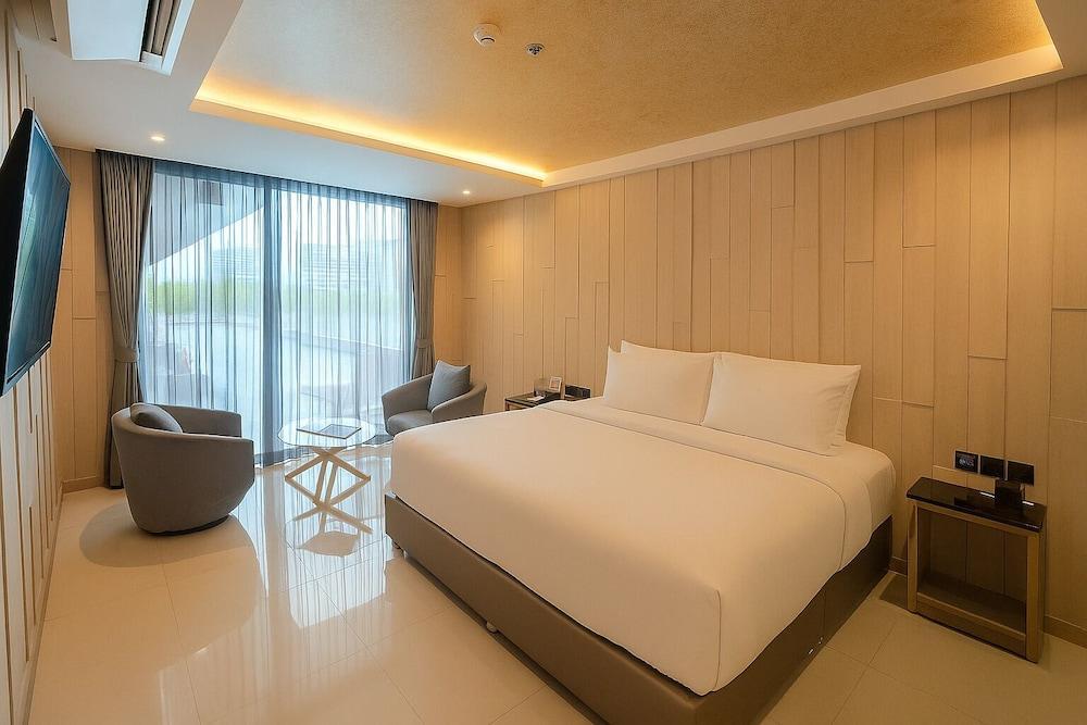 The Tj Hotel Room Type - Deluxe Suite Jacuzzi with Pool Access