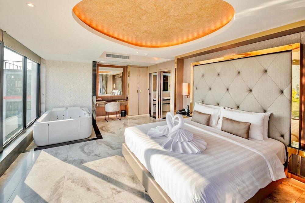 The Tj Hotel Room Type - Grand Royal Suite with Jacuzzi