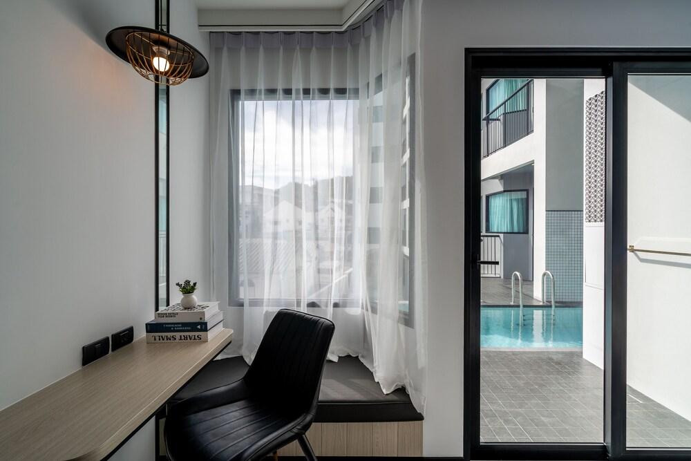 Ratri Hotel Phuket Old Town - Tap to explore photos