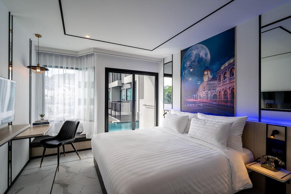 Ratri Hotel Phuket Old Town Room Type - Deluxe Room, Pool Access