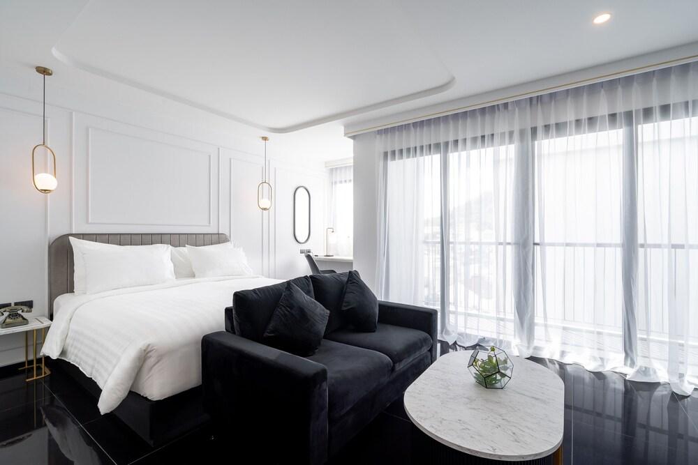 Ratri Hotel Phuket Old Town Room Type - Premier Room