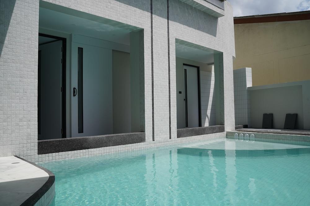 Ratri Hotel Phuket Old Town - Tap to explore photos