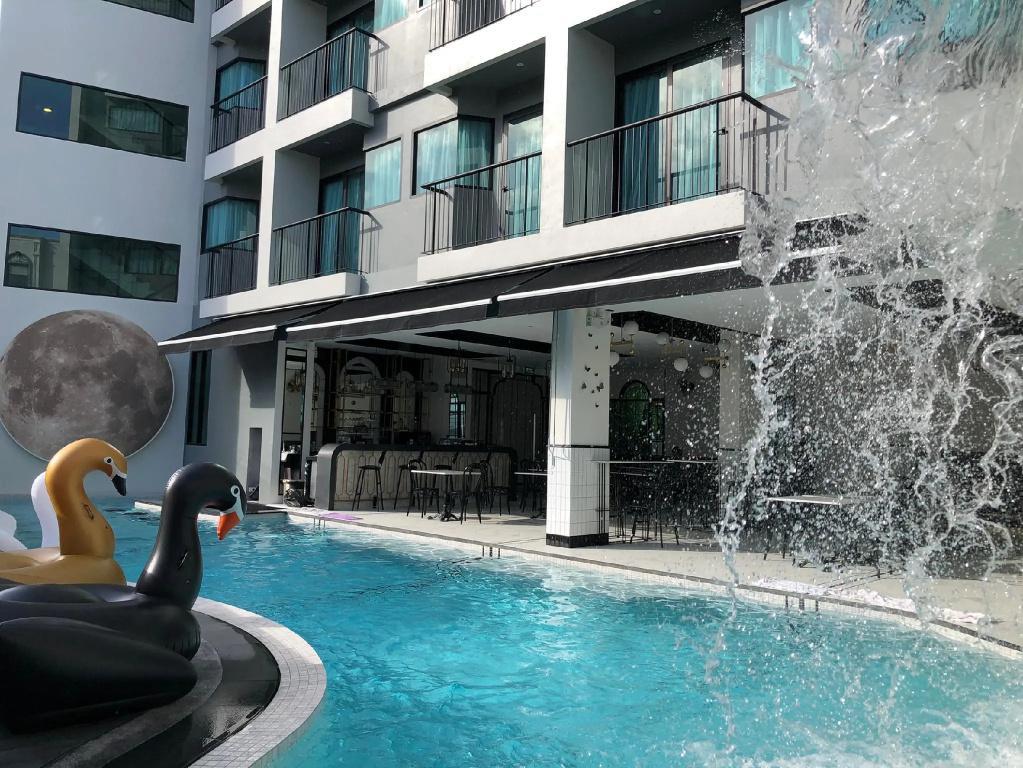 Ratri Hotel Phuket Old Town - Tap to explore photos