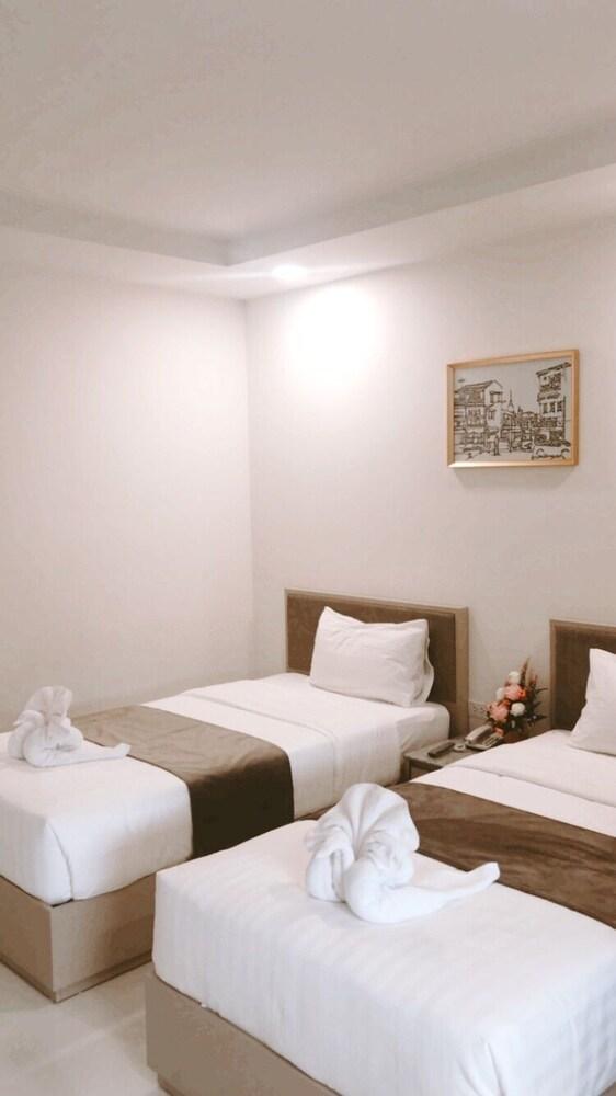 Icare Residence & Hotel Room Type - Basic Twin Room