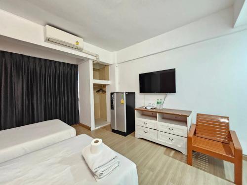 Crown   Bts   Nana  Hotel Room Type - Twin Room with Bath