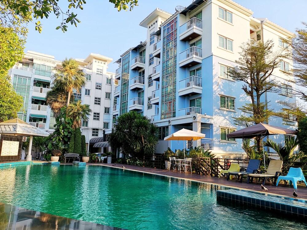 Bellevue Boutique Bangkok - Tap to explore photos
