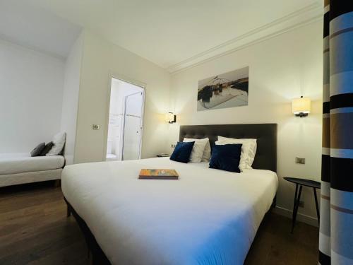 Hôtel L'Amiral Room Type - Triple Room