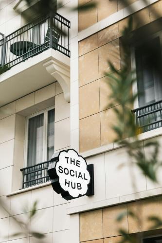 The Social Hub Paris La Defense - Tap to explore photos