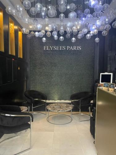 Hôtel Elysées Paris - Tap to explore photos