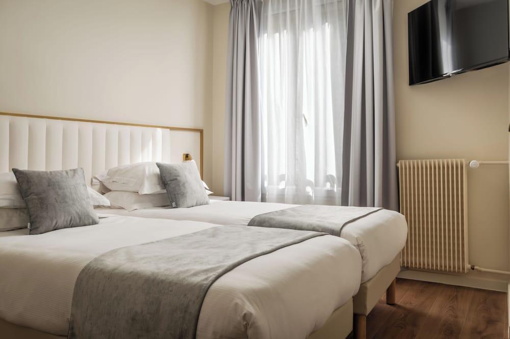 Hôtel Des Deux Avenues Room Type - Superior Twin Room