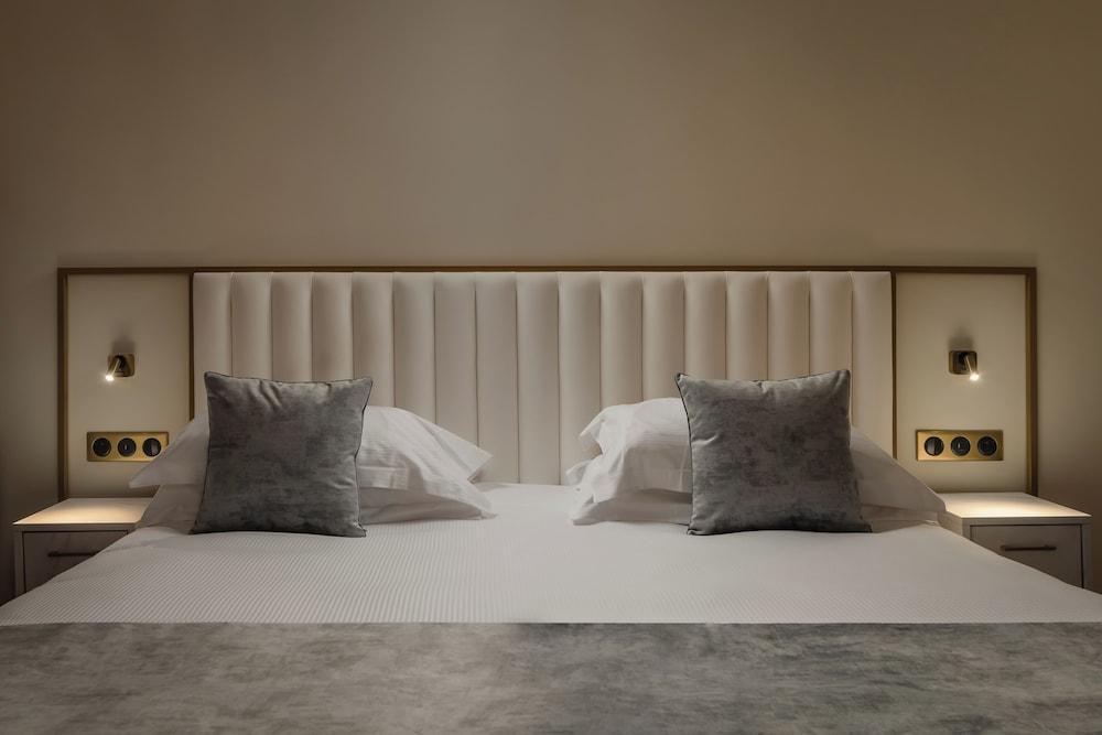 Hôtel Des Deux Avenues Room Type - Family Room