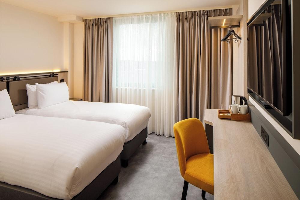 Southgate Hotel London Room Type - Deluxe Twin Room