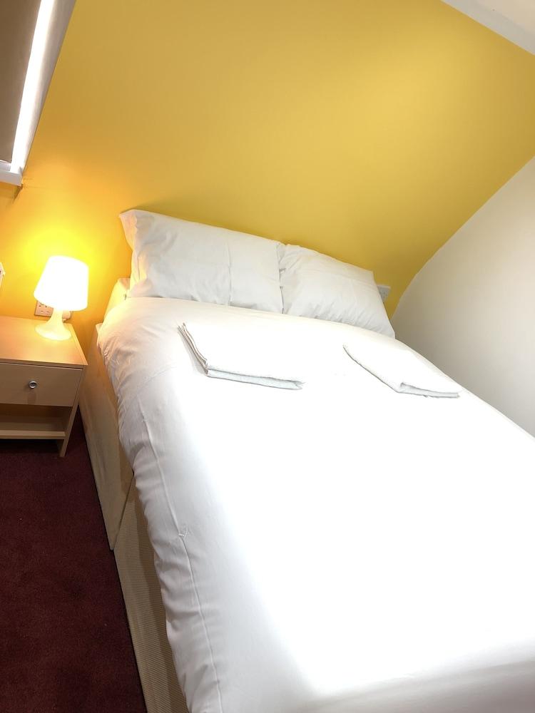 Leman House Room Type - Classic Double Room, 1 Double Bed, Non Smoking, Private Bathroom