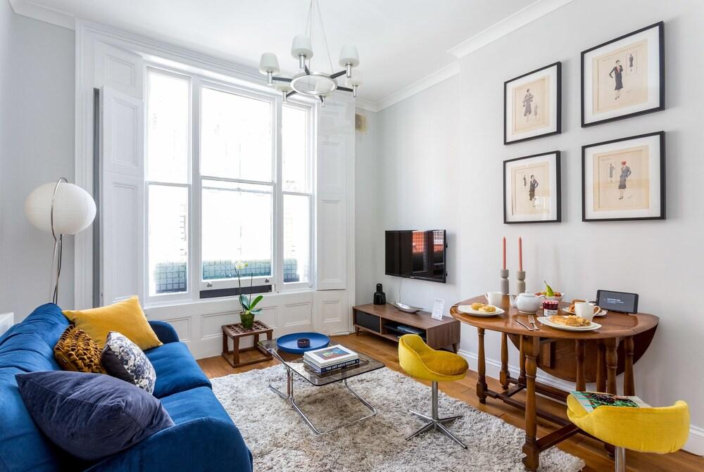 Stylish Notting Hill apartment for 2-4 - Tap to explore photos