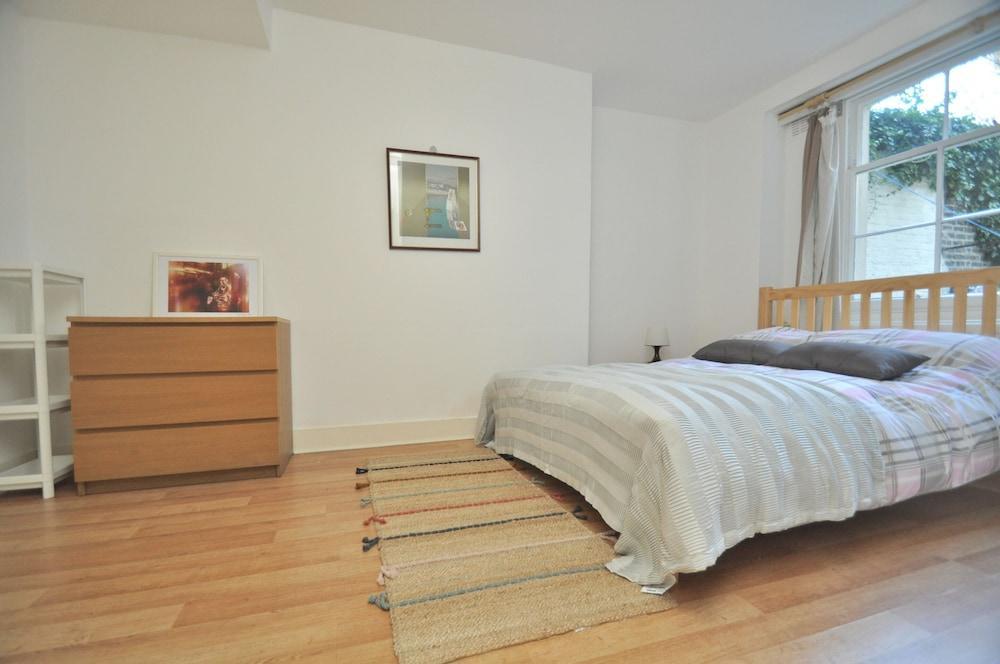 Large Garden Flat in the Heart of Islington - Tap to explore photos