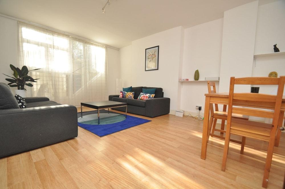 Large Garden Flat in the Heart of Islington - Tap to explore photos