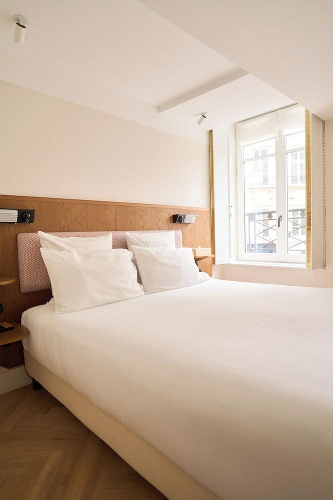 Hotel du Sentier Room Type - Superior Double Room Hotel du Sentier Room Type - Superior Double Room