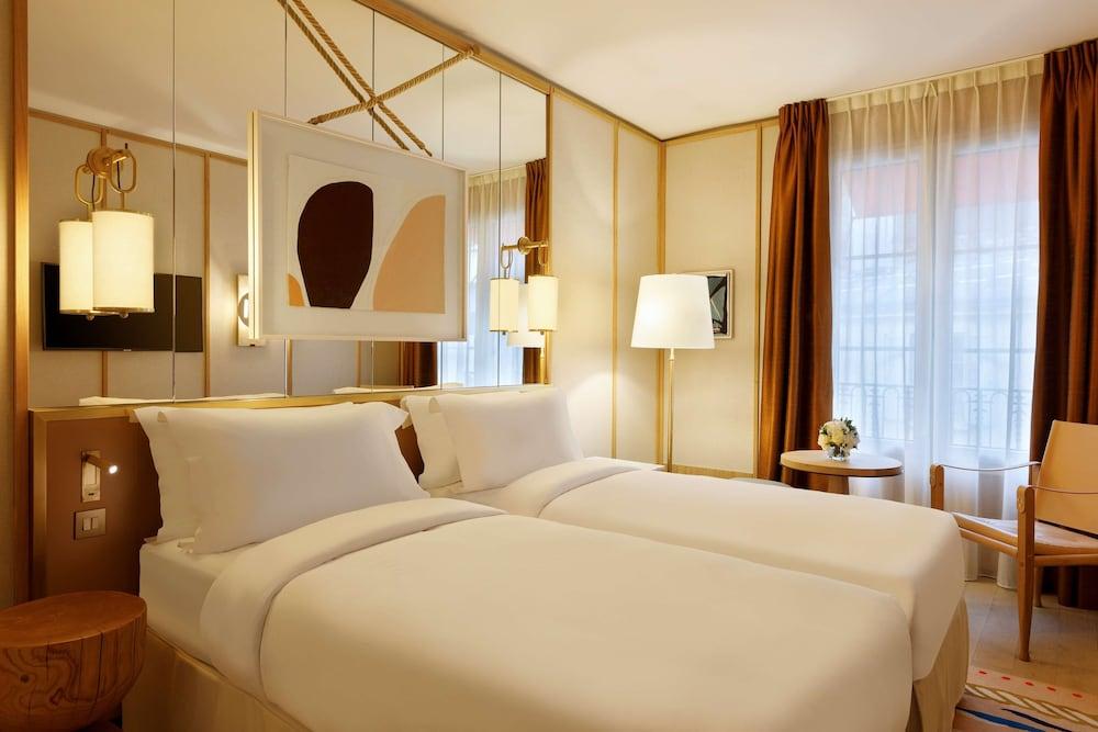 Le Belgrand Hotel Paris Champs Elysees, Tapestry by Hilton Room Type - Deluxe Room, 2 Twin Beds