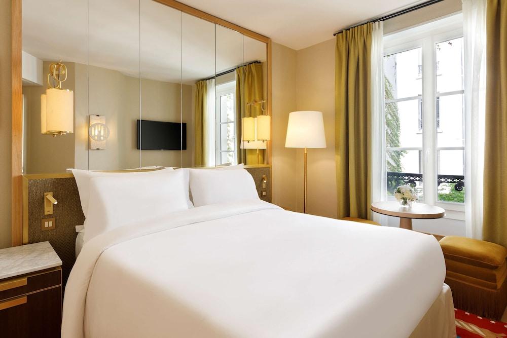 Le Belgrand Hotel Paris Champs Elysees, Tapestry by Hilton Room Type - Superior Room, 1 Queen Bed
