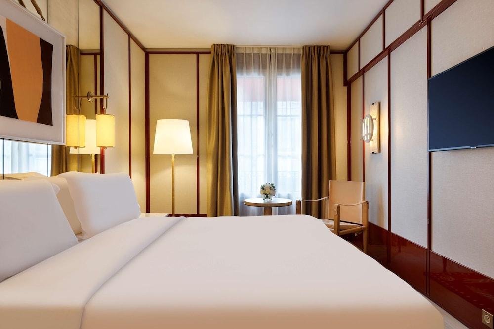 Le Belgrand Hotel Paris Champs Elysees, Tapestry by Hilton Room Type - Deluxe Room, 1 King Bed