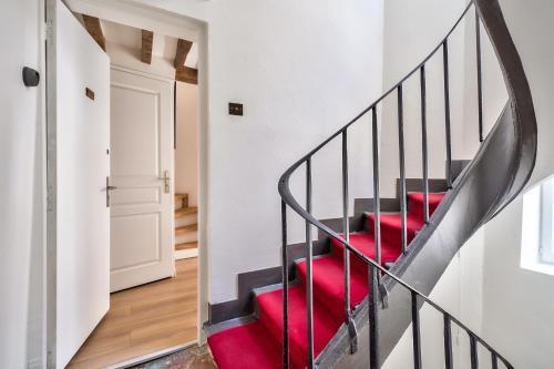 Charming Duplex Studio in the heart of Paris - Tap to explore photos