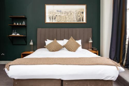 Kew Gardens Hotel