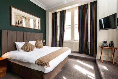 Kew Gardens Hotel