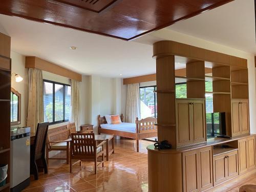 Kata View Guesthouse - Tap to explore photos