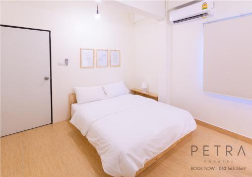 Petra Poshtel Donmuang Room Type - Double Room with Private Bathroom