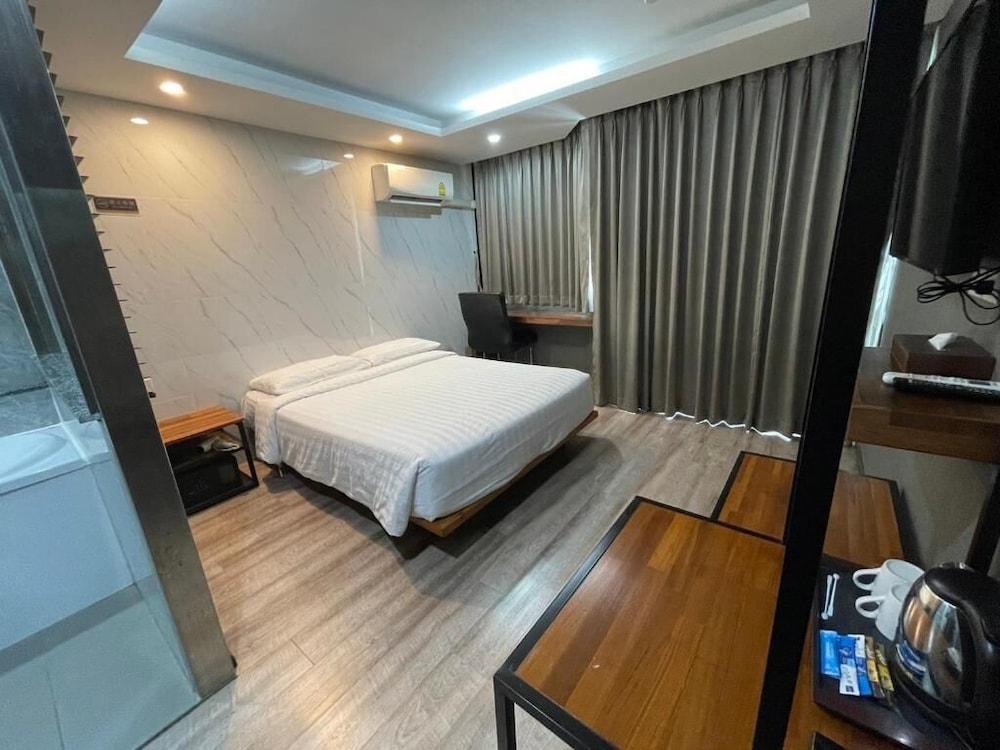 Bangkok City Link Hotel Room Type - Superior Double Room, Non Smoking, Private Bathroom Bangkok City Link Hotel Room Type - Superior Double Room, Non Smoking, Private Bathroom