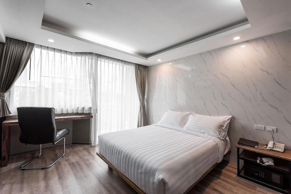 Bangkok City Link Hotel Room Type - Deluxe Double Room, Non Smoking, Private Bathroom Bangkok City Link Hotel Room Type - Deluxe Double Room, Non Smoking, Private Bathroom