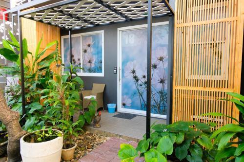 Baan Poon Garden - Tap to explore photos