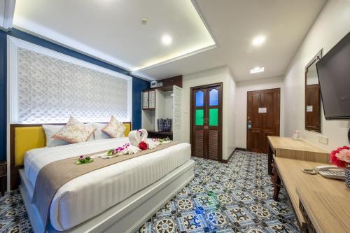 Sino Siam Hotel - Tap to explore photos
