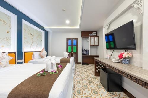 Sino Siam Hotel Room Type - Deluxe Double or Twin Room Sino Siam Hotel Room Type - Deluxe Double or Twin Room