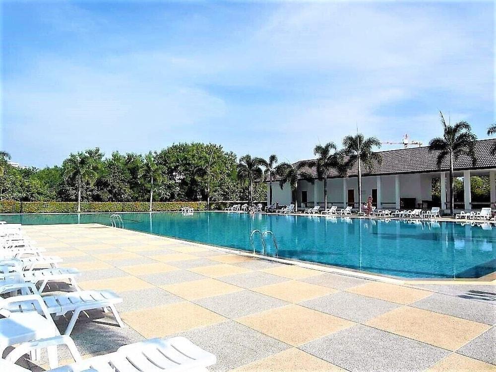View Talay 8 Floor 30 Room 1180 - Tap to explore photos