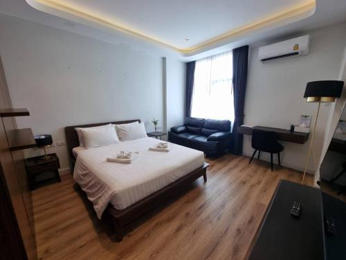 Play Poshtel & Cafe' Room Type - Superior Queen Room