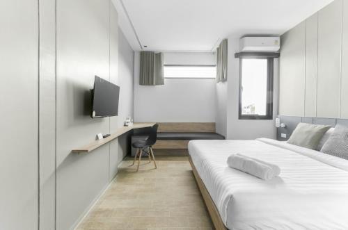 B48 Hotel - Tap to explore photos