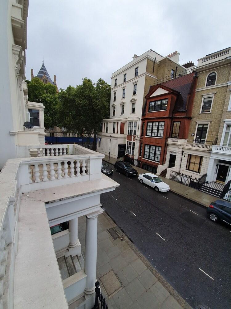 Studio Apartment in South Kensington 14 - Tap to explore photos