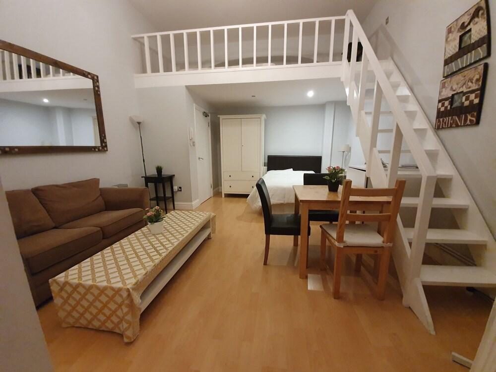Studio Apartment in South Kensington 13 - Tap to explore photos