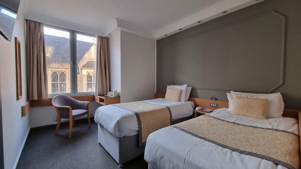 Lancaster Hall Hotel Room Type - Standard Twin Room