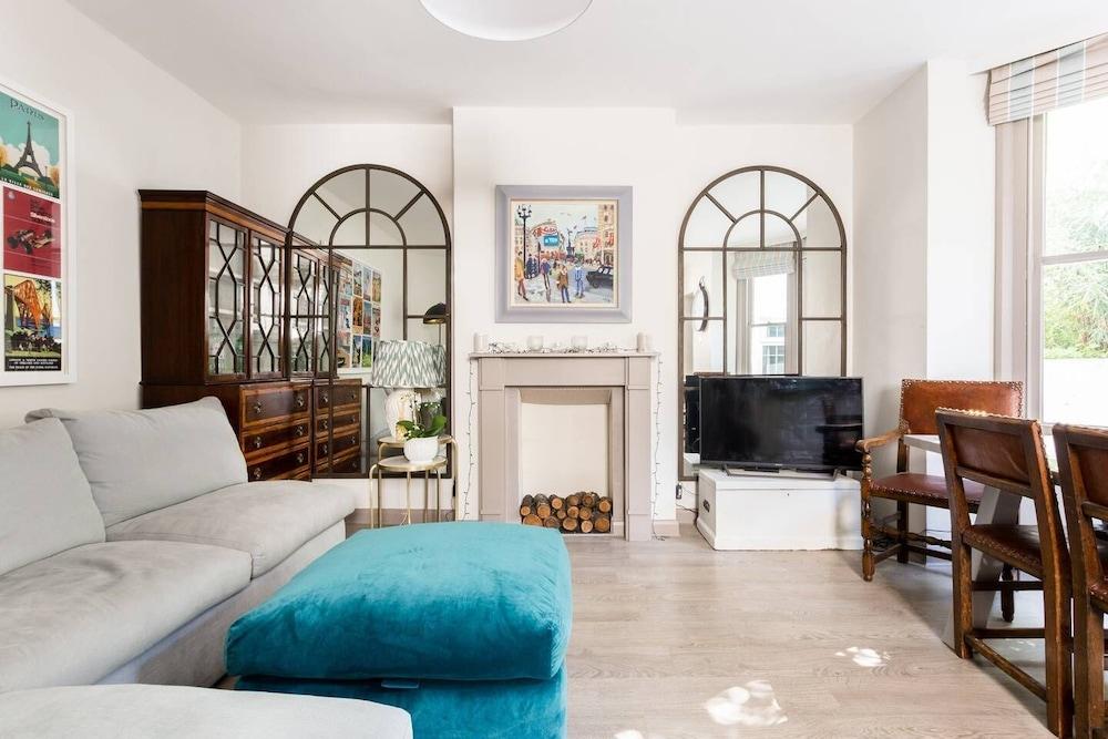 Delightful 2 bed Garden Flat in Shepherd's Bush - Tap to explore photos