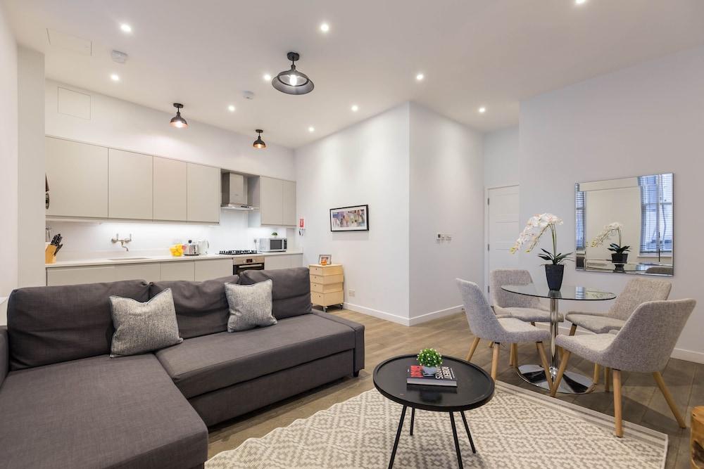 Urban Chic - Rathbone Room Type - Superior One Bedroom Apartment