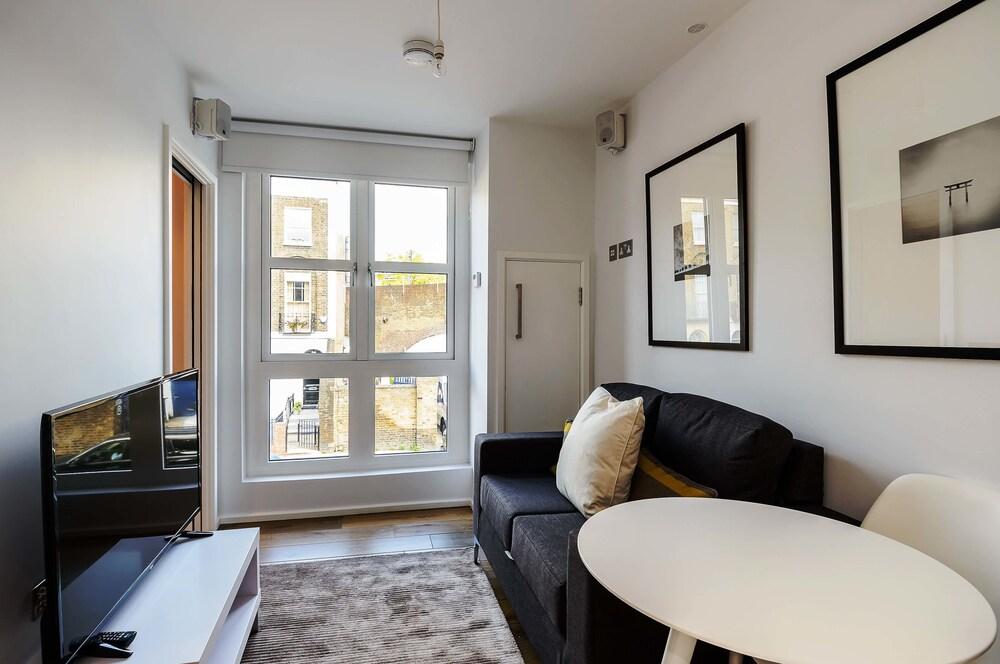 Camden – Randolph Street by Viridian Apartments - Tap to explore photos