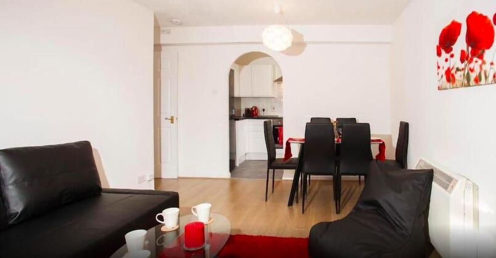 Northwick Park Apartment - Tap to explore photos